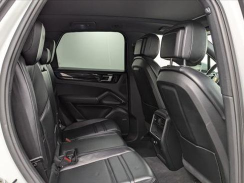 Used 2019 Porsche Cayenne image 17