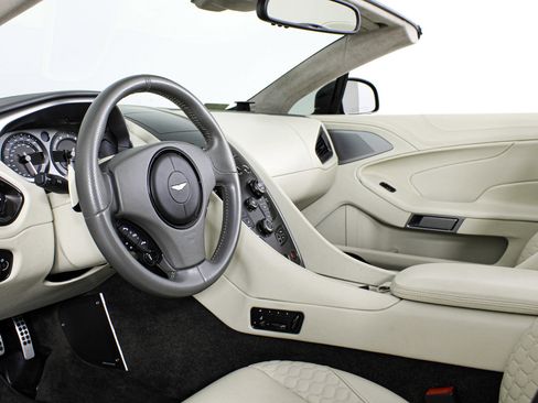 Used 2014 Aston Martin Vanquish Volante RWD image 2