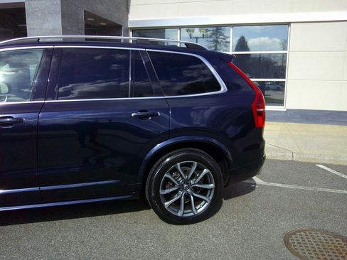 Used 2019 Volvo XC90 T6 Momentum image 9