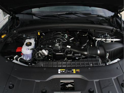 New 2025 Jeep Grand Cherokee Limited w/ Black Appearance Package image 34