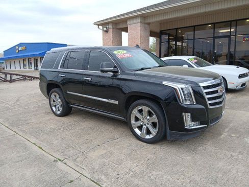 Used 2017 Cadillac Escalade Premium Luxury AWD/4WD image 2