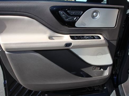 Certified 2022 Lincoln Aviator Reserve w/ Equipment Group 201A image 17