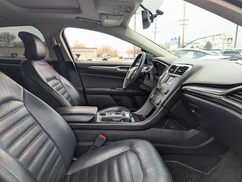 Used 2017 Ford Fusion SE image 33