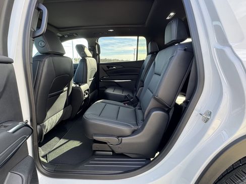 New 2026 Chevrolet Traverse LT image 8