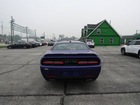 Used 2019 Dodge Challenger SXT RWD image 6
