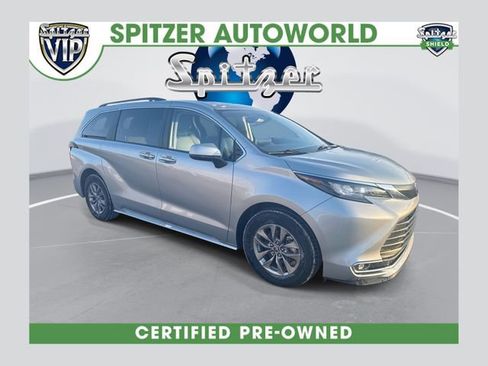 Used 2024 Toyota Sienna XLE image 1