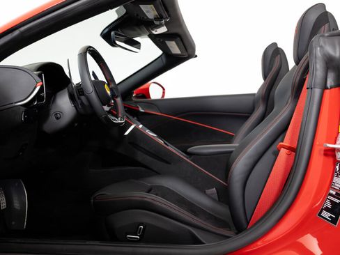 Certified 2025 Ferrari Roma Spider image 33