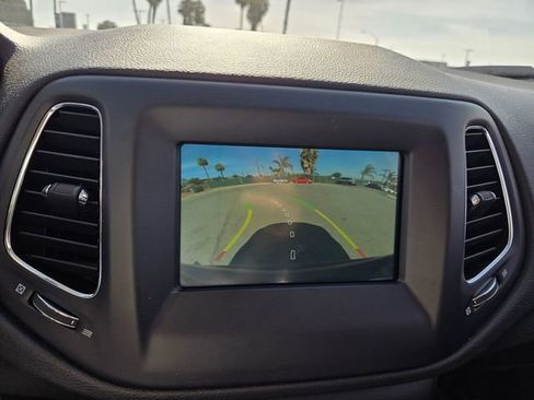 Used 2021 Jeep Compass Latitude FWD image 9