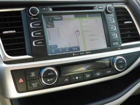 Certified 2019 Toyota Highlander XLE FWD image 16