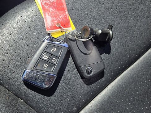 Used 2021 Volkswagen Atlas SE w/ Panoramic Sunroof Package image 23