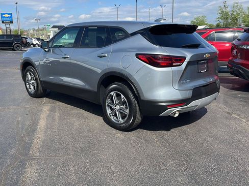 Used 2025 Chevrolet Blazer LT FWD image 3