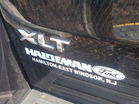 Used 2023 Ford Expedition XLT image 6