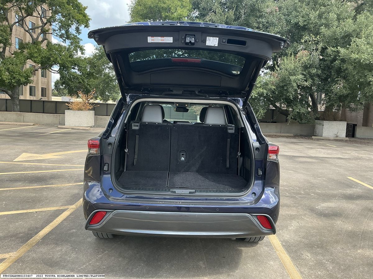 Used 2022 Toyota Highlander Limited FWD image 10