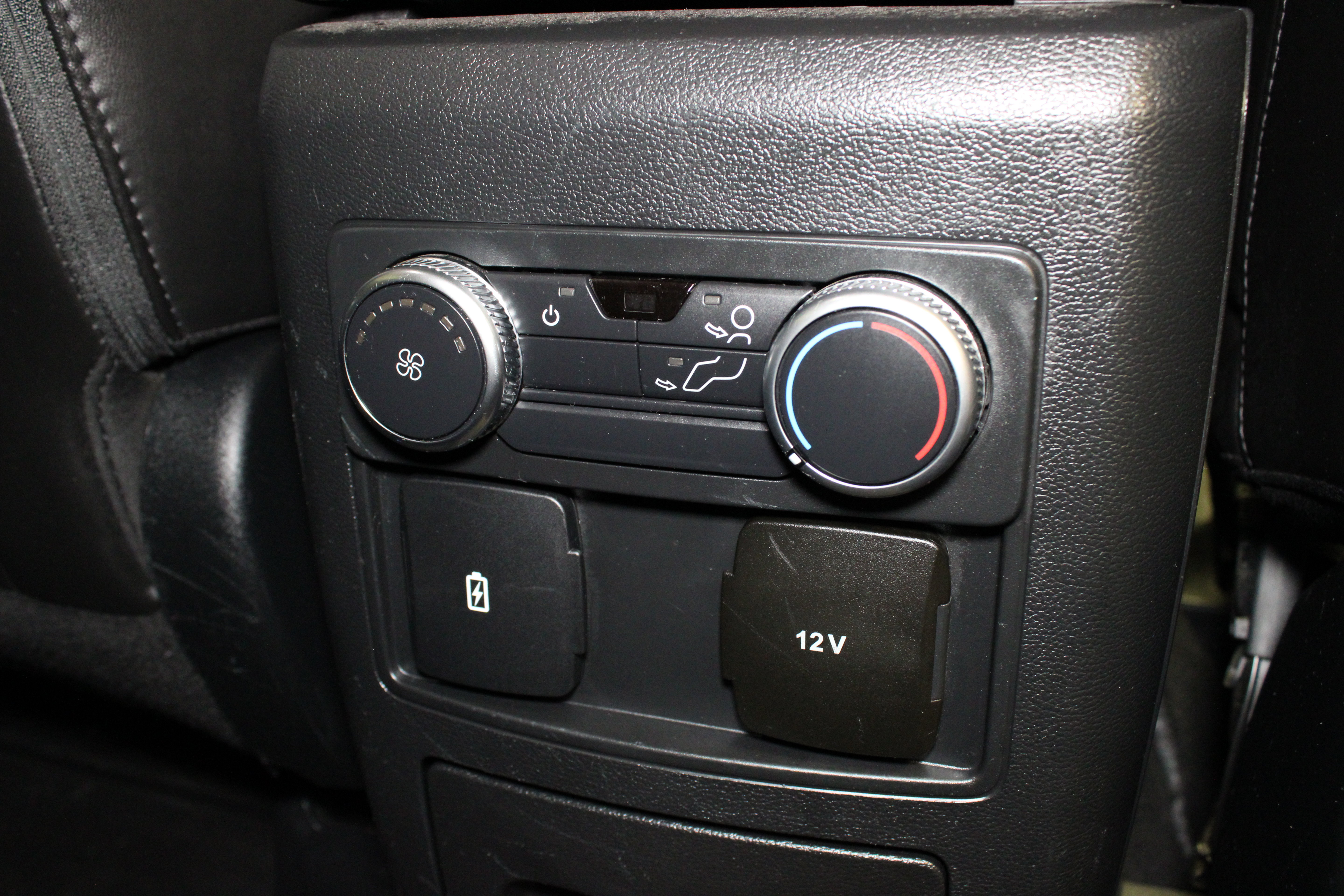 Used 2022 Ford Explorer XLT w/ Equipment Group 202A AWD/4WD image 23