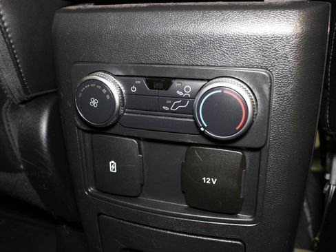 Used 2022 Ford Explorer XLT w/ Equipment Group 202A AWD/4WD image 23