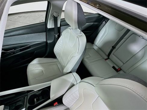 Used 2022 Hyundai Elantra Limited image 8