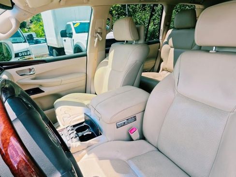 Used 2013 Lexus LX 570 4WD w/ Luxury Pkg w/Pre-crash image 6