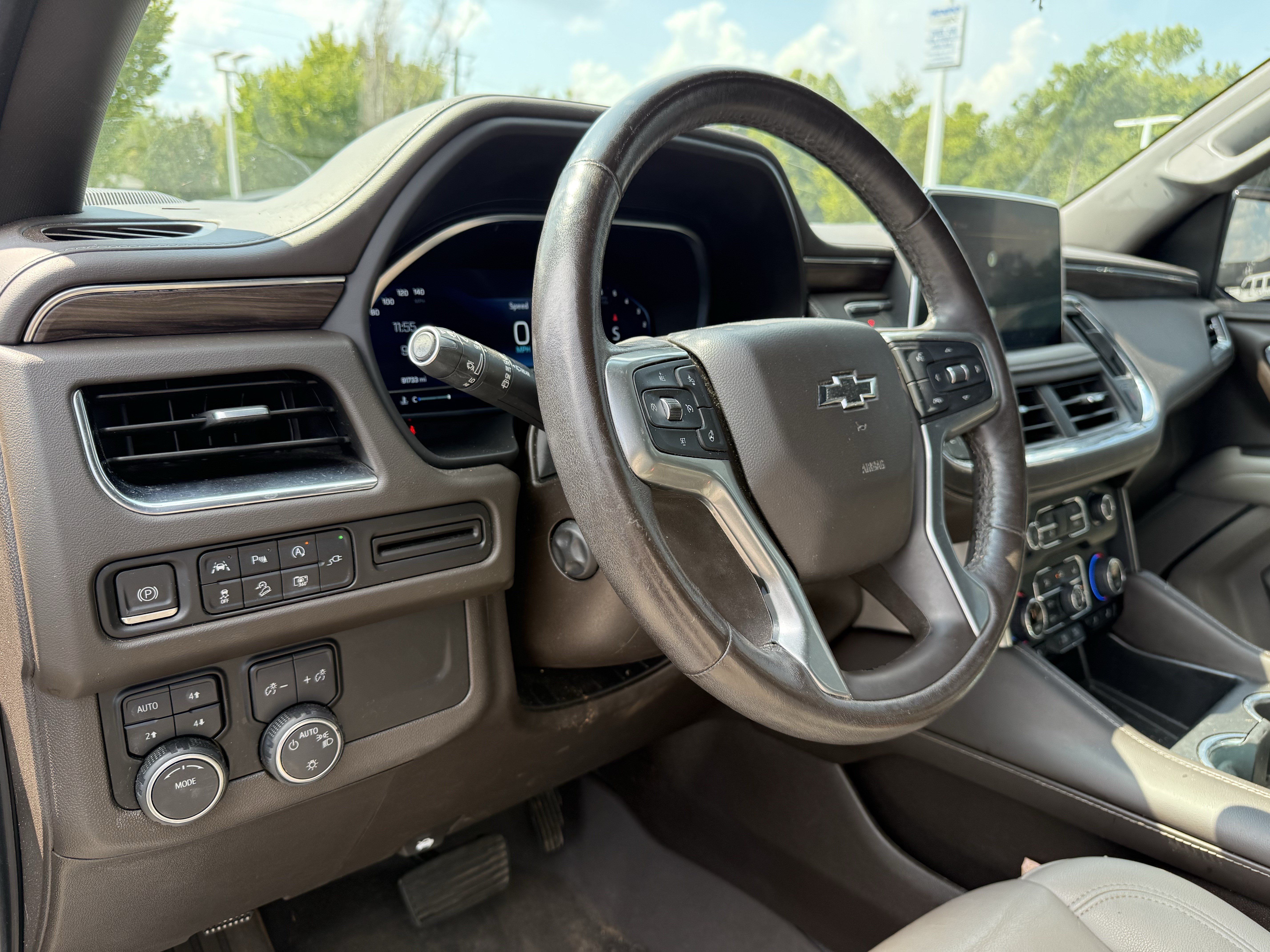 Used 2022 Chevrolet Tahoe Z71 w/ Luxury Package AWD/4WD image 13