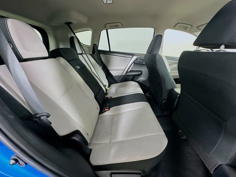 Used 2018 Toyota RAV4 LE AWD/4WD image 38
