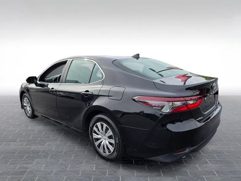 Used 2022 Toyota Camry LE FWD image 5