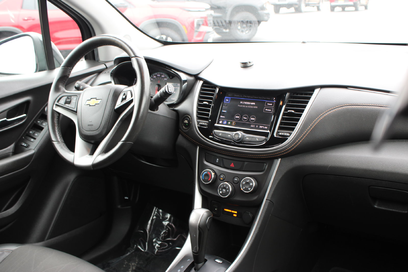 Used 2022 Chevrolet Trax LT w/ Midnight Edition AWD/4WD image 23