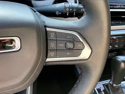 Used 2025 Jeep Compass Limited AWD/4WD image 12