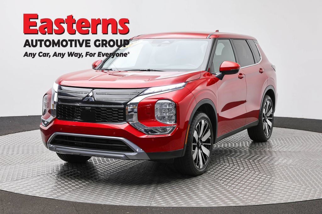 Used 2025 Mitsubishi Outlander SE AWD/4WD image 1