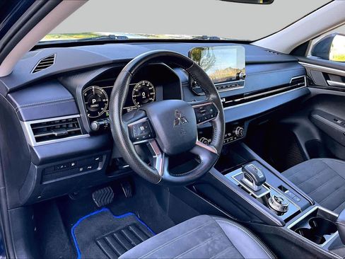 Used 2025 Mitsubishi Outlander SE AWD/4WD image 18