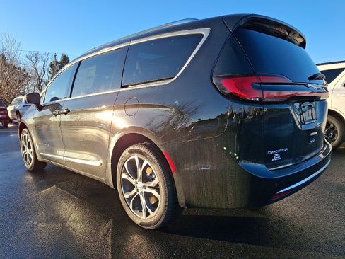 New 2026 Chrysler Pacifica Pinnacle image 3