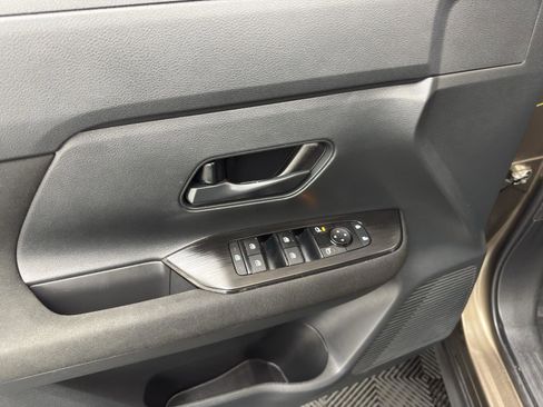 Used 2025 Nissan Kicks S image 18