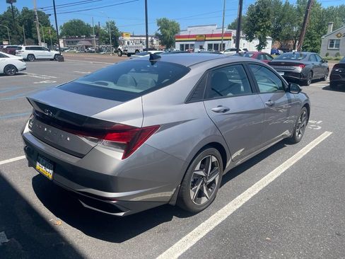 Used 2023 Hyundai Elantra SEL w/ Convenience Package FWD image 4