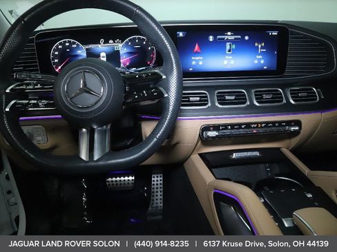 Used 2024 Mercedes-Benz GLS 580 4MATIC image 15