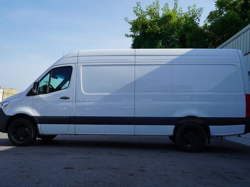 Used 2025 Mercedes-Benz Sprinter 2500 image 5