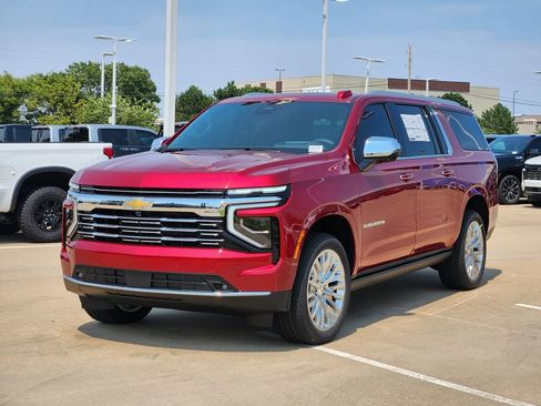 New 2025 Chevrolet Suburban Premier image 2