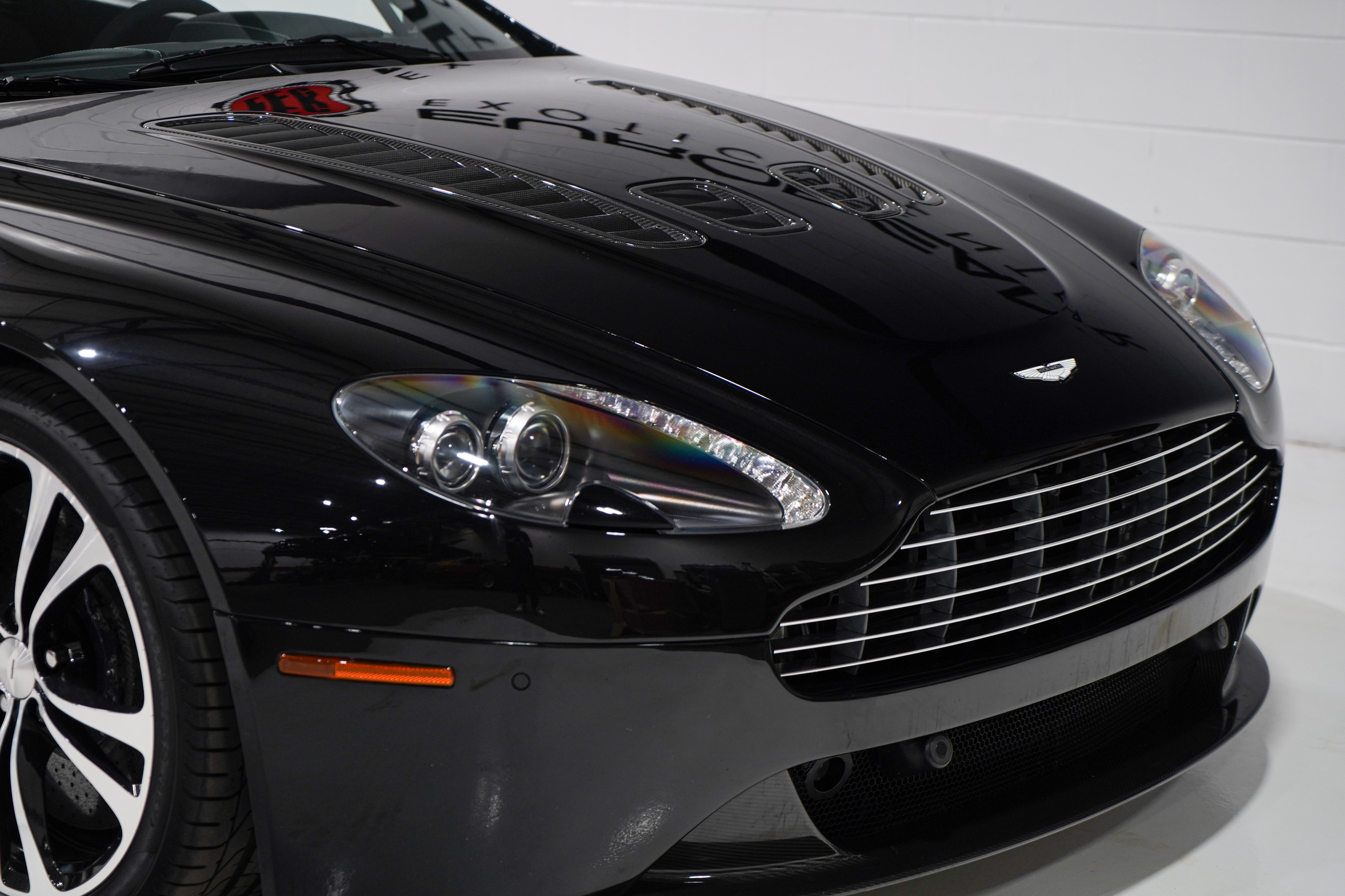 Used 2011 Aston Martin V12 Vantage Carbon Black RWD image 24