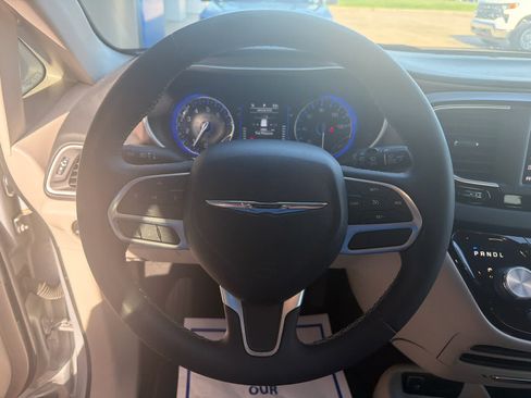 Used 2023 Chrysler Voyager LX FWD image 15