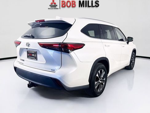 Used 2020 Toyota Highlander XLE FWD image 7