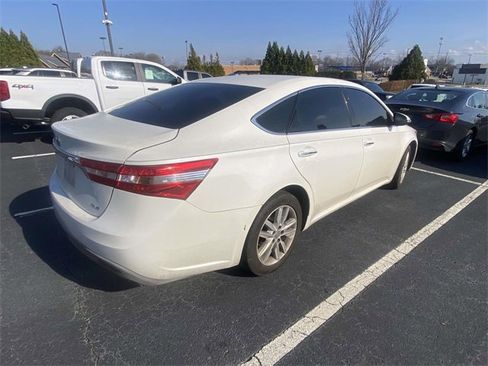 Used 2014 Toyota Avalon XLE Premium image 2