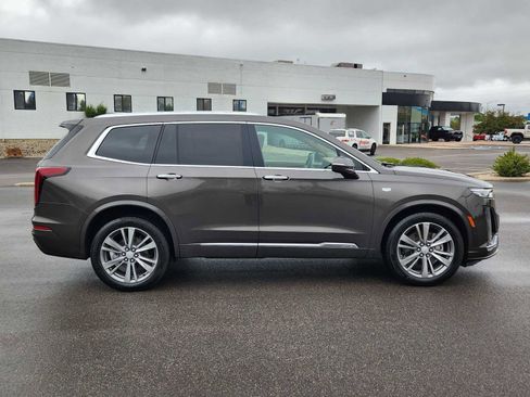 Used 2020 Cadillac XT6 Premium Luxury w/ Platinum Package AWD/4WD image 2