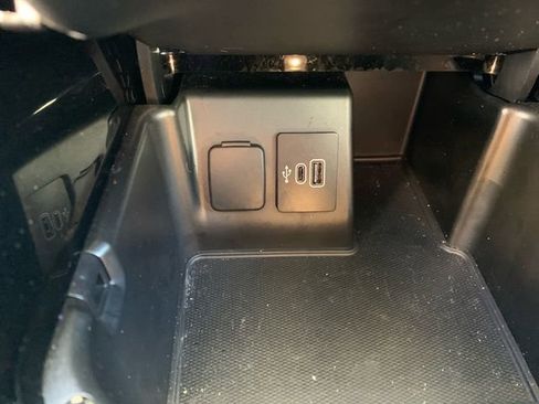 Certified 2025 Ford Explorer Platinum w/ LUX Leather Package image 28