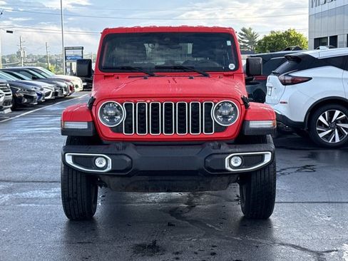 Used 2025 Jeep Wrangler Unlimited Sahara AWD/4WD image 12