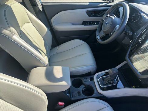 Used 2025 Subaru Forester Premium image 16