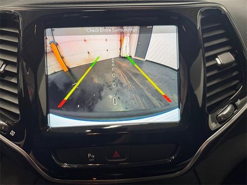 Used 2019 Jeep Cherokee Limited image 15