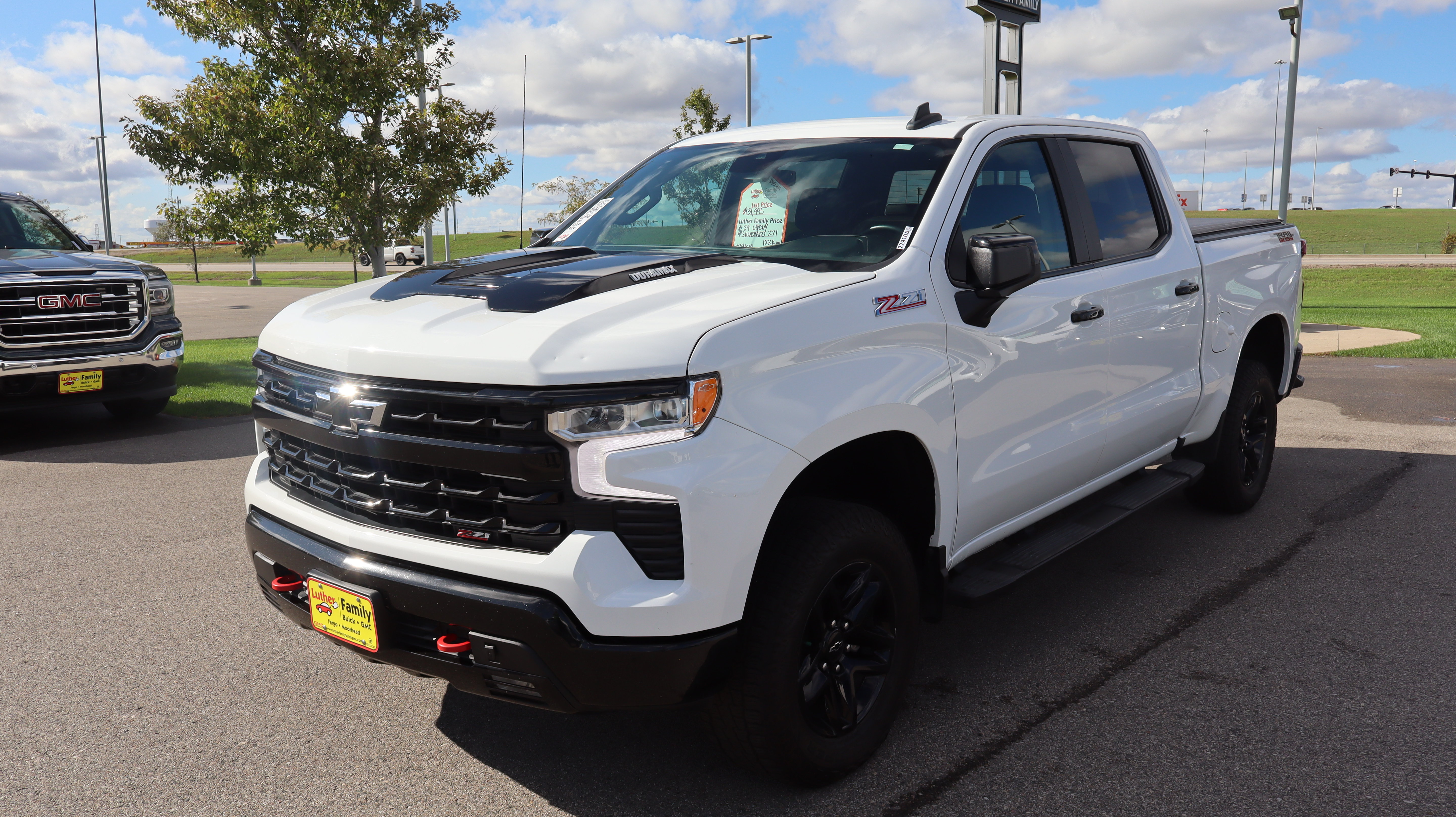 Used 2024 Chevrolet Silverado 1500 LT Trail Boss w/ Convenience Package II AWD/4WD image 3