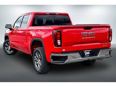 New 2026 GMC Sierra 1500 SLE image 3