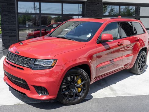 Used 2018 Jeep Grand Cherokee Trackhawk image 2