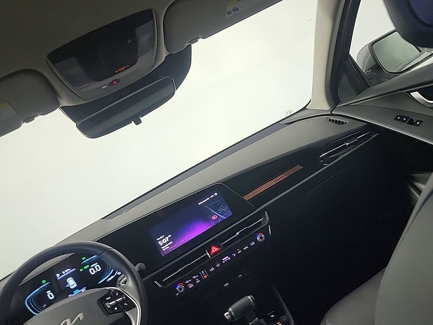 Certified 2024 Kia Niro EX FWD image 17