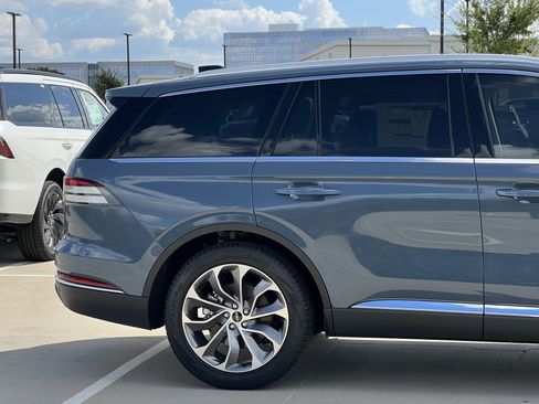 New 2025 Lincoln Aviator Reserve w/ Luxury Package image 11