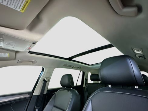 Used 2022 Volkswagen Tiguan SE image 27