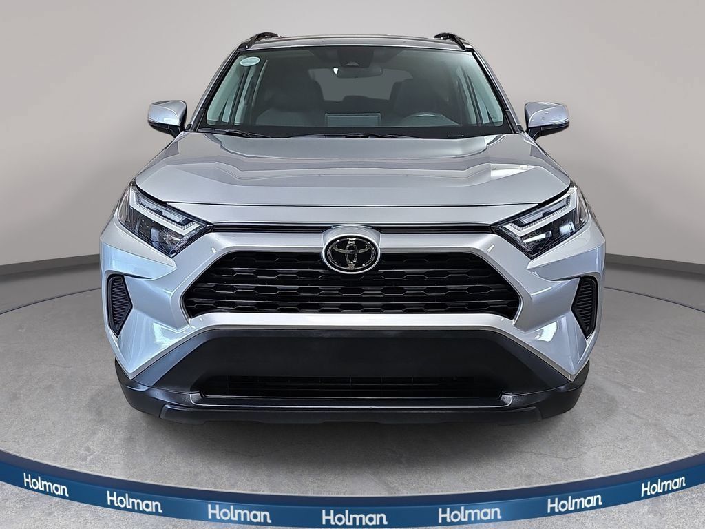Used 2025 Toyota RAV4 XLE AWD/4WD image 3